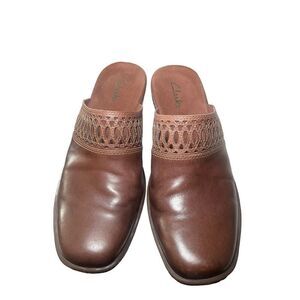 Clarks Womens Brown Leather Low Heel Square Toe Slip On Cut Out Mules Size 9M